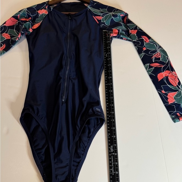 All in Motion Women's long sleeve One Piece Swimsuit small - Picture 5 of 8